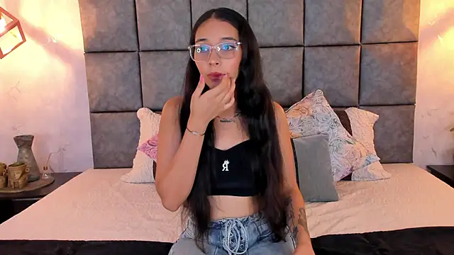 Snapshot of Roseaurora chatting on June 15, 2026, 10:39 am Roseaurora online show from June 15, 2026, 10:39 am