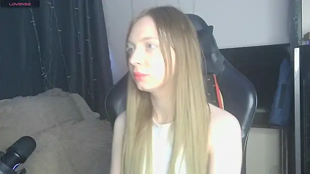 BabbbyFoxxx online show from March 12, 2026, 6:41 am