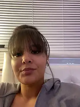 Prettygirl6070 online show from October 18, 2025, 3:53 am