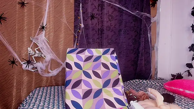 sweegirl69 online show from October 27, 2025, 11:58 am