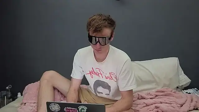 maskedboy1 online show from May 12, 2026, 11:18 am