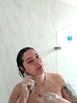 SophieCurves online show from October 4, 2025, 3:43 pm