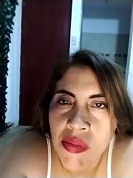 Snapshot of Camila_latina_0 chatting on October 15, 2025, 2:01 am Camila latina 0 online show from October 15, 2025, 2:01 am