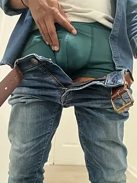 Snapshot of Pomloposho chatting on October 20, 2025, 9:37 pm Pomloposho online show from October 20, 2025, 9:37 pm