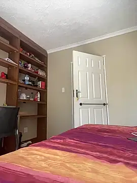 Moonzy77 online show from October 3, 2025, 9:39 am