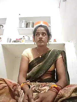 Snapshot of Nillohot chatting on October 4, 2025, 11:30 am Nillohot online show from October 4, 2025, 11:30 am