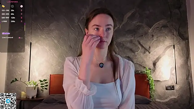 VincenzaGarigliano online show from November 25, 2025, 1:16 am