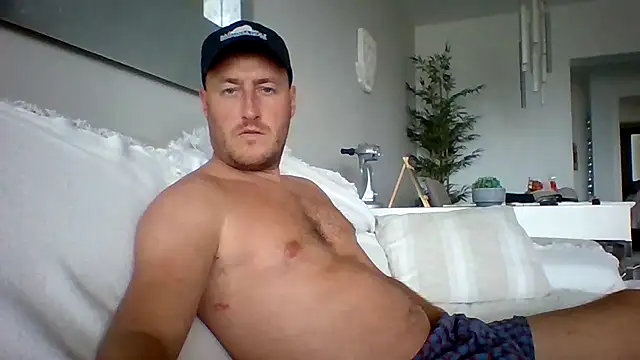 Snapshot of Londonlad818 chatting on October 28, 2025, 3:25 pm Londonlad818 online show from October 28, 2025, 3:25 pm