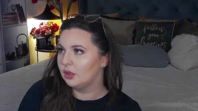 Mia Swano online show from November 28, 2025, 2:36 am