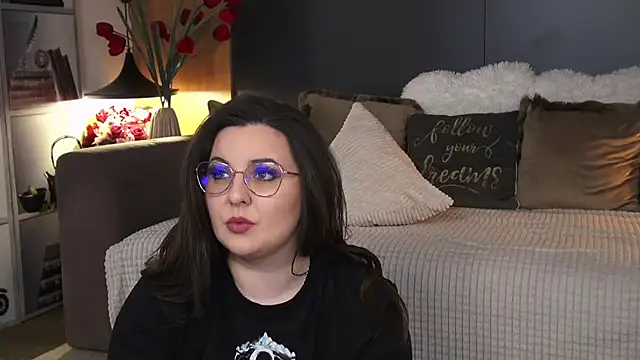 Mia Swano online show from February 6, 2026, 12:15 am