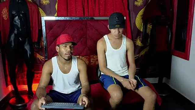 Snapshot of Venezuelan_threesome chatting on September 11, 2025, 11:49 pm Venezuelan threesome online show from September 11, 2025, 11:49 pm
