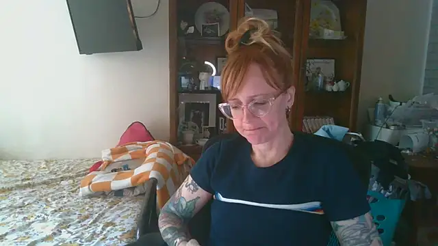 Snapshot of vintagelorraine chatting on September 9, 2025, 3:55 pm vintagelorraine online show from September 9, 2025, 3:55 pm