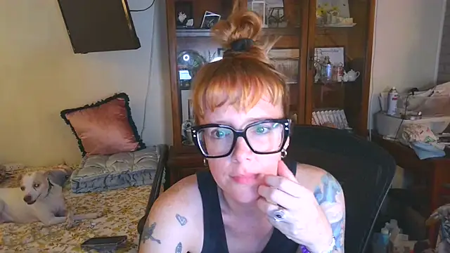 Snapshot of vintagelorraine chatting on October 4, 2025, 12:08 am vintagelorraine online show from October 4, 2025, 12:08 am