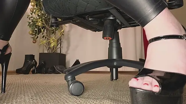 Jolie Orchid online show from January 14, 2026, 12:33 pm