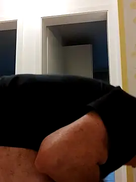 Oldmenhot66 online show from October 17, 2025, 4:20 pm