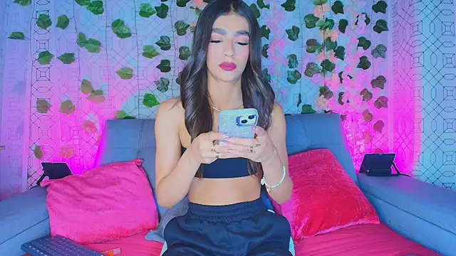 collet 1 online show from September 28, 2025, 12:10 pm