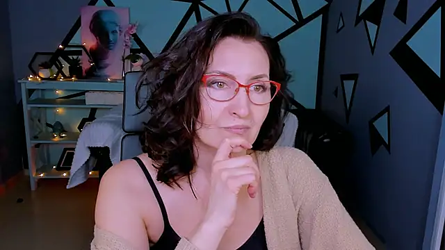 Snapshot of UnaTerra chatting on February 7, 2026, 9:24 am UnaTerra online show from February 7, 2026, 9:24 am