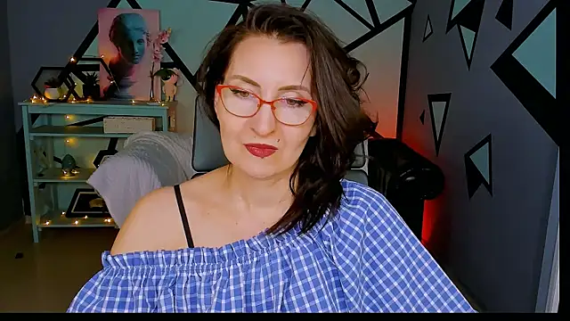 Snapshot of UnaTerra chatting on February 8, 2026, 9:13 am UnaTerra online show from February 8, 2026, 9:13 am