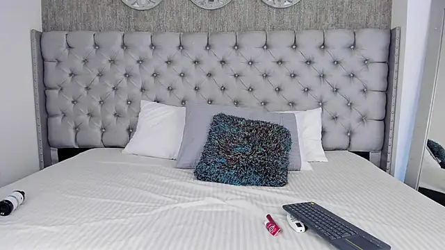 NahomyAngel online show from October 20, 2025, 2:28 pm