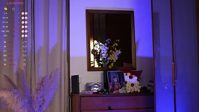 ItalianGirl online show from October 8, 2025, 7:11 pm