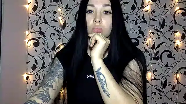 Ivelaa online show from November 3, 2025, 11:44 am