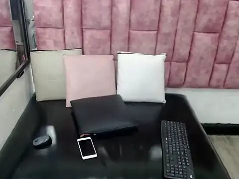 Penelopee Rouse online show from October 27, 2025, 8:13 pm