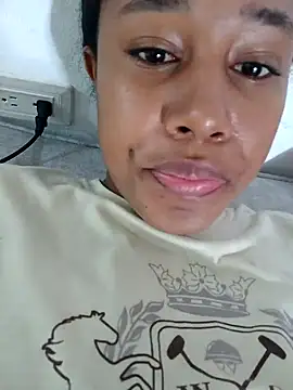 MoniqueMulberry online show from October 5, 2025, 7:45 pm