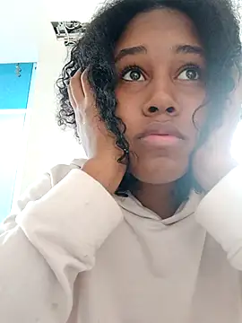 MoniqueMulberry online show from October 8, 2025, 7:11 pm