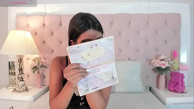 CaterinaRomano online show from November 6, 2025, 1:23 pm