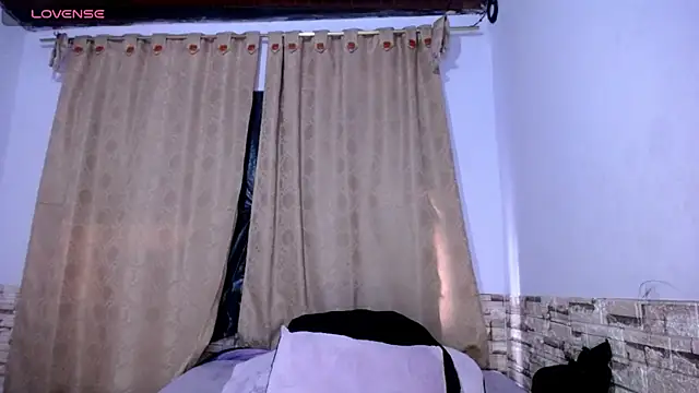 DaraKat18 online show from February 9, 2026, 10:03 pm