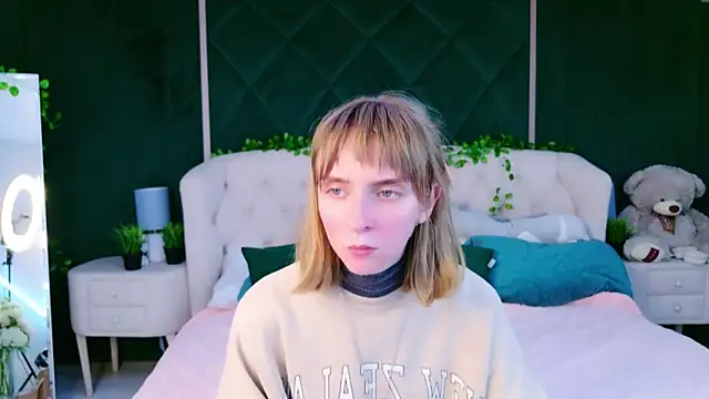 Snapshot of Beverly_Gomes chatting on October 9, 2025, 3:43 pm Beverly Gomes online show from October 9, 2025, 3:43 pm