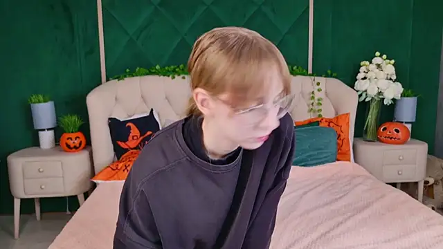 Snapshot of Beverly_Gomes chatting on October 27, 2025, 6:39 am Beverly Gomes online show from October 27, 2025, 6:39 am