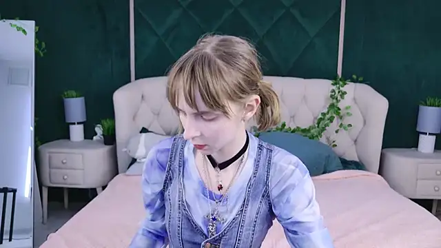 Snapshot of Beverly_Gomes chatting on November 8, 2025, 3:34 pm Beverly Gomes online show from November 8, 2025, 3:34 pm