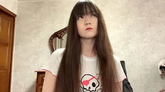 Pikmigirl18 online show from October 12, 2025, 9:41 am