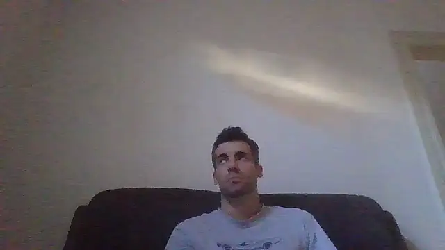 JulioIsHere4you online show from September 19, 2025, 6:59 am