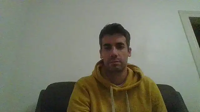 JulioIsHere4you online show from October 5, 2025, 1:26 am