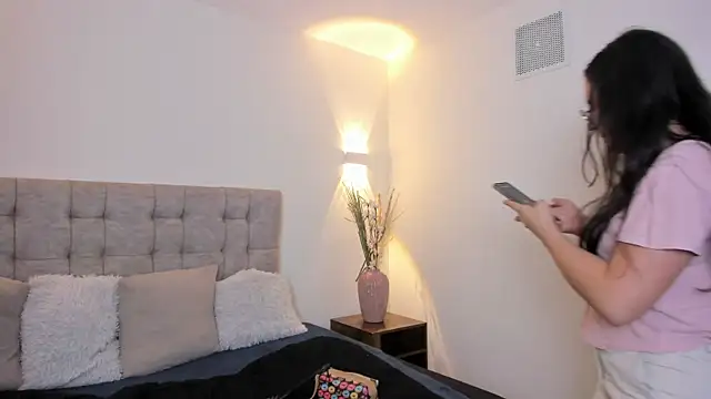 Bella Sumers online show from May 13, 2026, 6:49 pm