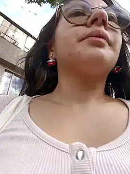 Bella Sumers online show from May 14, 2026, 6:26 pm