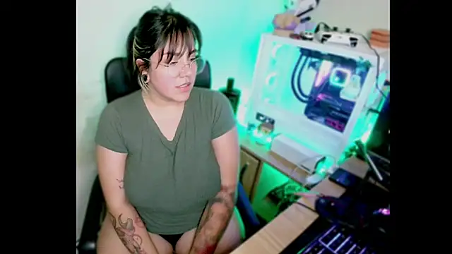 PinkDenial online show from October 1, 2025, 2:50 am