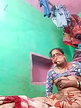 CUTE-004 online show from November 5, 2025, 7:08 am