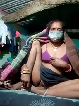 CUTE-004 online show from November 10, 2025, 7:57 pm