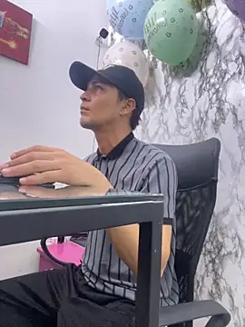 Snapshot of StevenHumps chatting on October 7, 2025, 5:15 am StevenHumps online show from October 7, 2025, 5:15 am