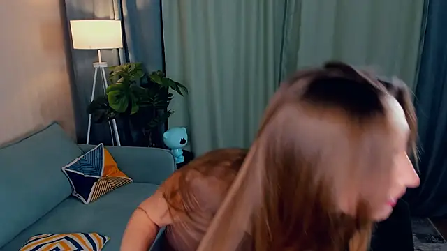 LaritaYoseph online show from October 15, 2025, 5:02 pm