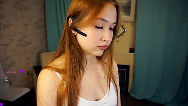 Snapshot of ShariTietge chatting on October 16, 2025, 7:37 pm ShariTietge online show from October 16, 2025, 7:37 pm