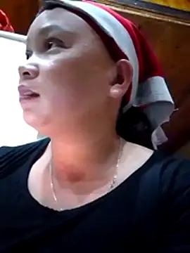 -Kitty-92 online show from October 27, 2025, 11:09 pm