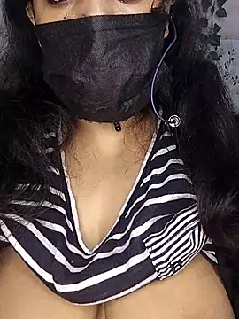 aliyaa9900 online show from October 15, 2025, 6:52 pm