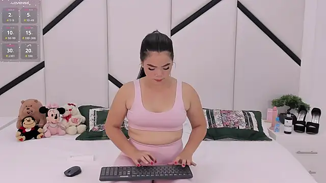 AlanaCusack online show from October 9, 2025, 12:14 pm