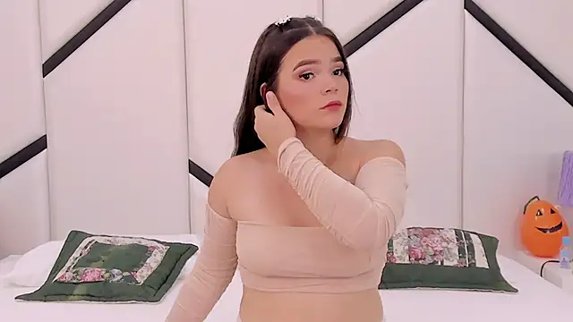 AlanaCusack online show from October 22, 2025, 11:43 am