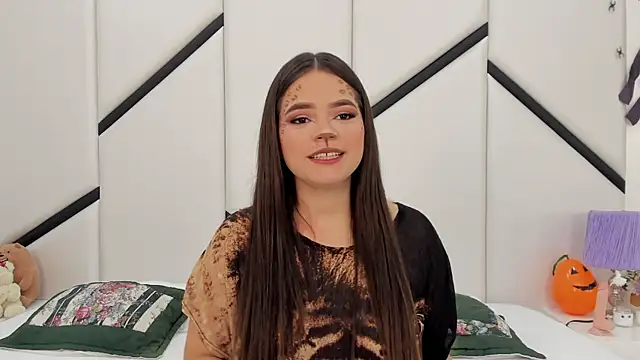 AlanaCusack online show from October 23, 2025, 11:53 am