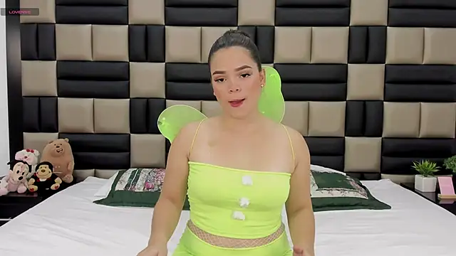 AlanaCusack online show from November 1, 2025, 12:07 pm